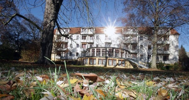 Außenansicht des Seniorenheim vom Stadtpark aus